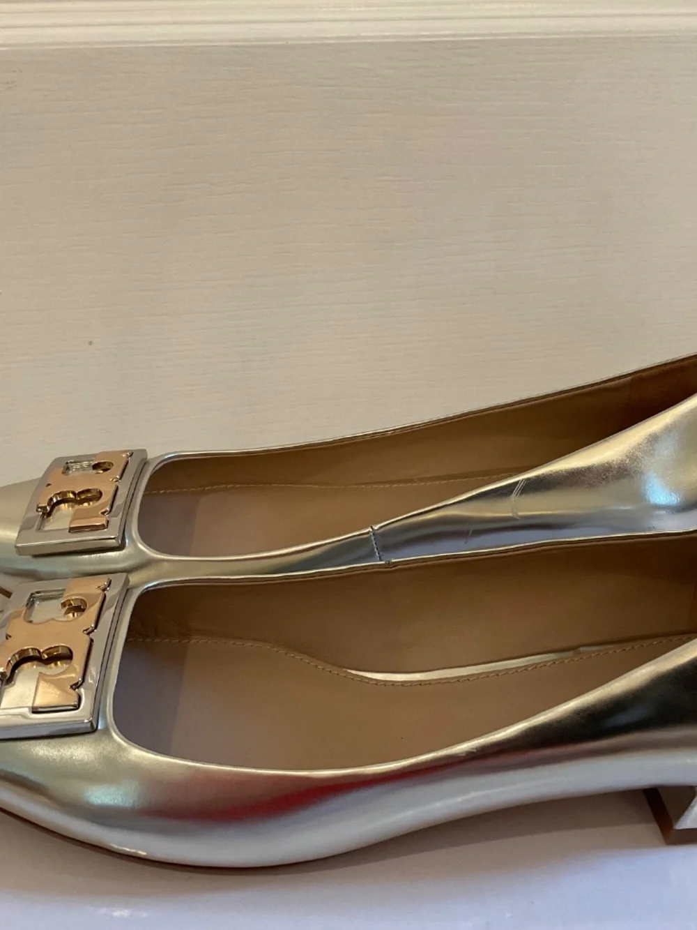 Tory Burch Gold Metallic Leather Slip on T Shoes Size 9M ~NEW - Picture 4 of 8